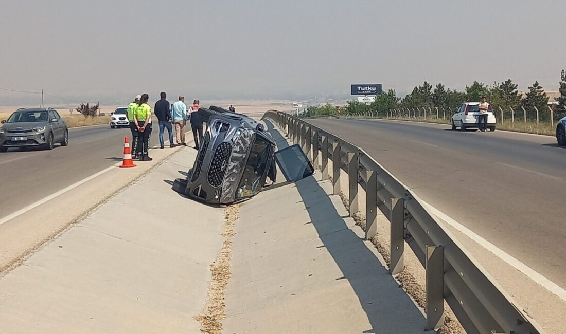 AFYONKARAHİSAR (AA) – Afyonkarahisar'ın Sandıklı ilçesinde devrilen otomobildeki 1 kişi