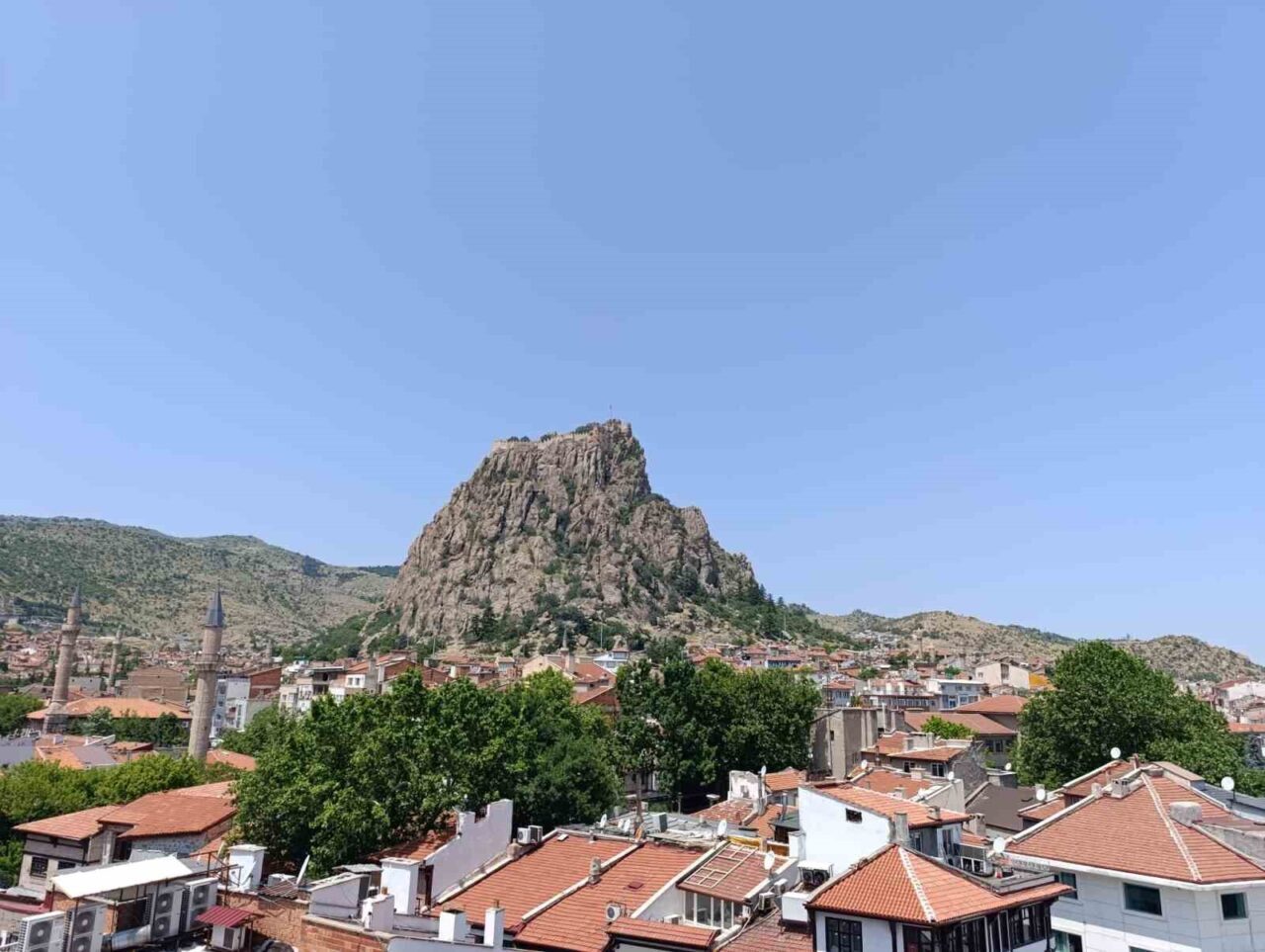 Afyonkarahisar yeni haftaya sıcak hava ile başlarken, kentte hafta boyunca