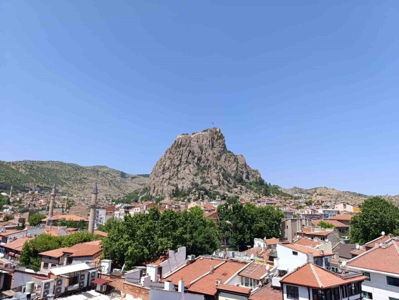 
Afyonkarahisar yeni haftaya güneşli ve sıcak bir havayla merhaba dedi.