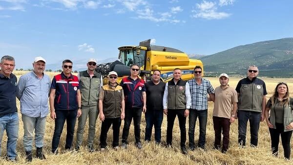 Afyonkarahisar’da 2025 üretim yılı hububat hasadı başladı.