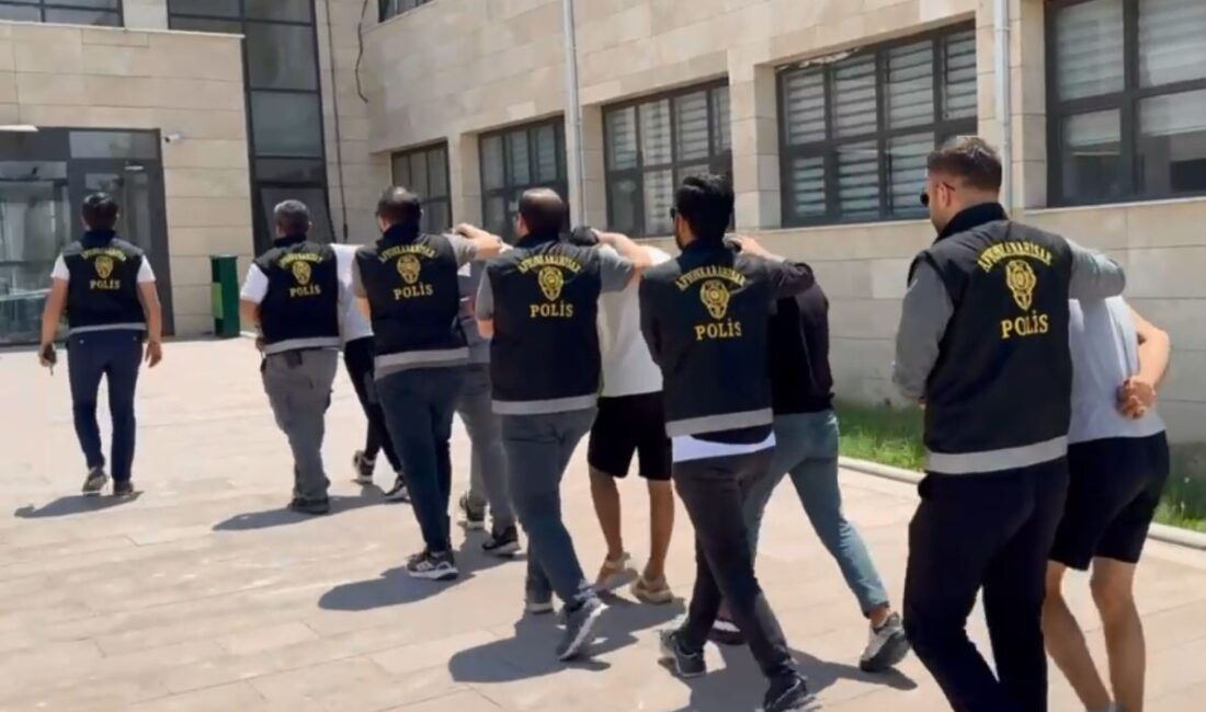 Afyonkarahisar’da kablo hırsızlığı yaptıkları iddiasıyla gözaltına alınan 5 zanlı tutuklandı.