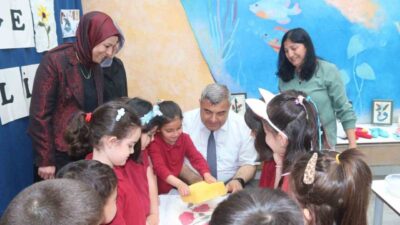 Afyonkarahisar Hacı Lütfiye Kocaşaban Anaokulu’nda düzenlenen keçe atölyesi etkinliğinde, geleneksel