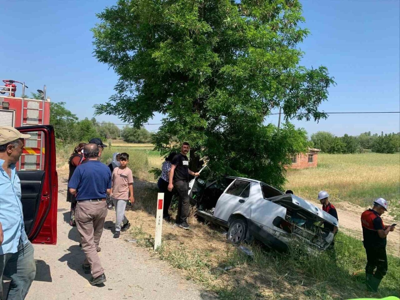 Afyonkarahisar’ın Çay ilçesinde iki otomobilin çarpışması sonucu 6 kişi yaralandı.