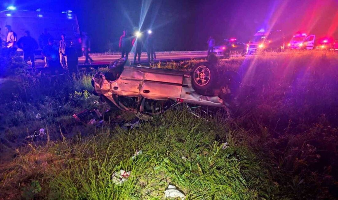 Afyonkarahisar’da feci kaza ! Afyonkarahisar’ın Sinanpaşa ilçesinde kontrolden çıkıp şarampole devrilen otomobildeki 7 kişi
