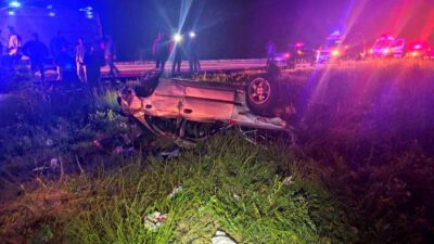 Afyonkarahisar’ın Sinanpaşa ilçesinde kontrolden çıkıp şarampole devrilen otomobildeki 7 kişi