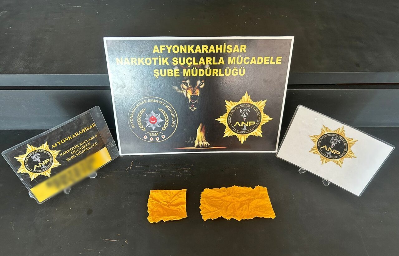AFYONKARAHİSAR (AA) – Afyonkarahisar'da 3 farklı uyuşturucu operasyonunda gözaltına alınan