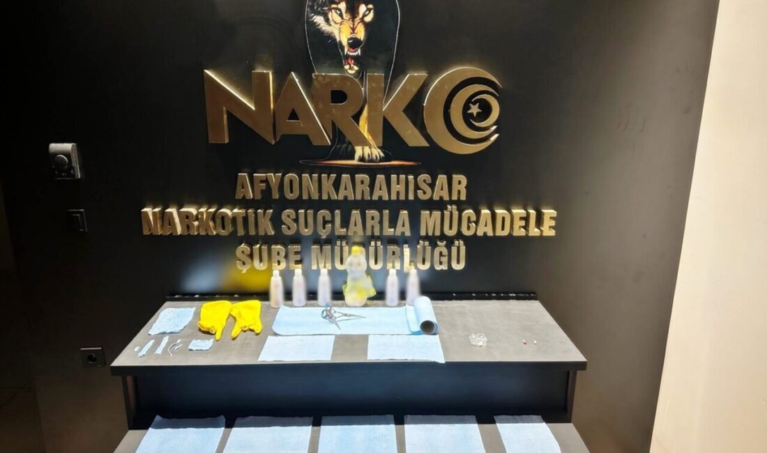 AFYONKARAHİSAR (AA) – Afyonkarahisar'da uyuşturucu operasyonunda gözaltına alınan 2 zanlı