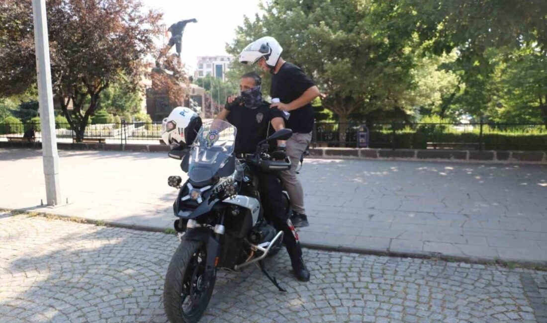 Afyonkarahisar’da bugün gerçekleştirilen YKS sınavında kimliğini unutan ya da kaybeden