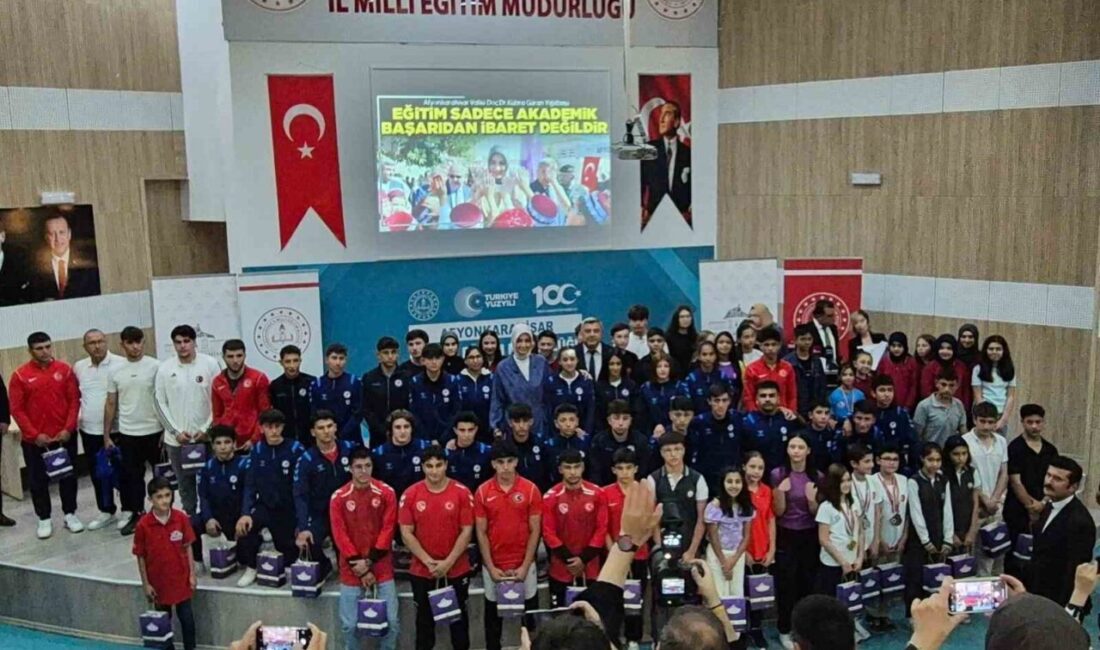Afyonkarahisar Valiliği himayesinde, İl Milli Eğitim Müdürlüğü tarafından düzenlenen "Zirvedekiler"