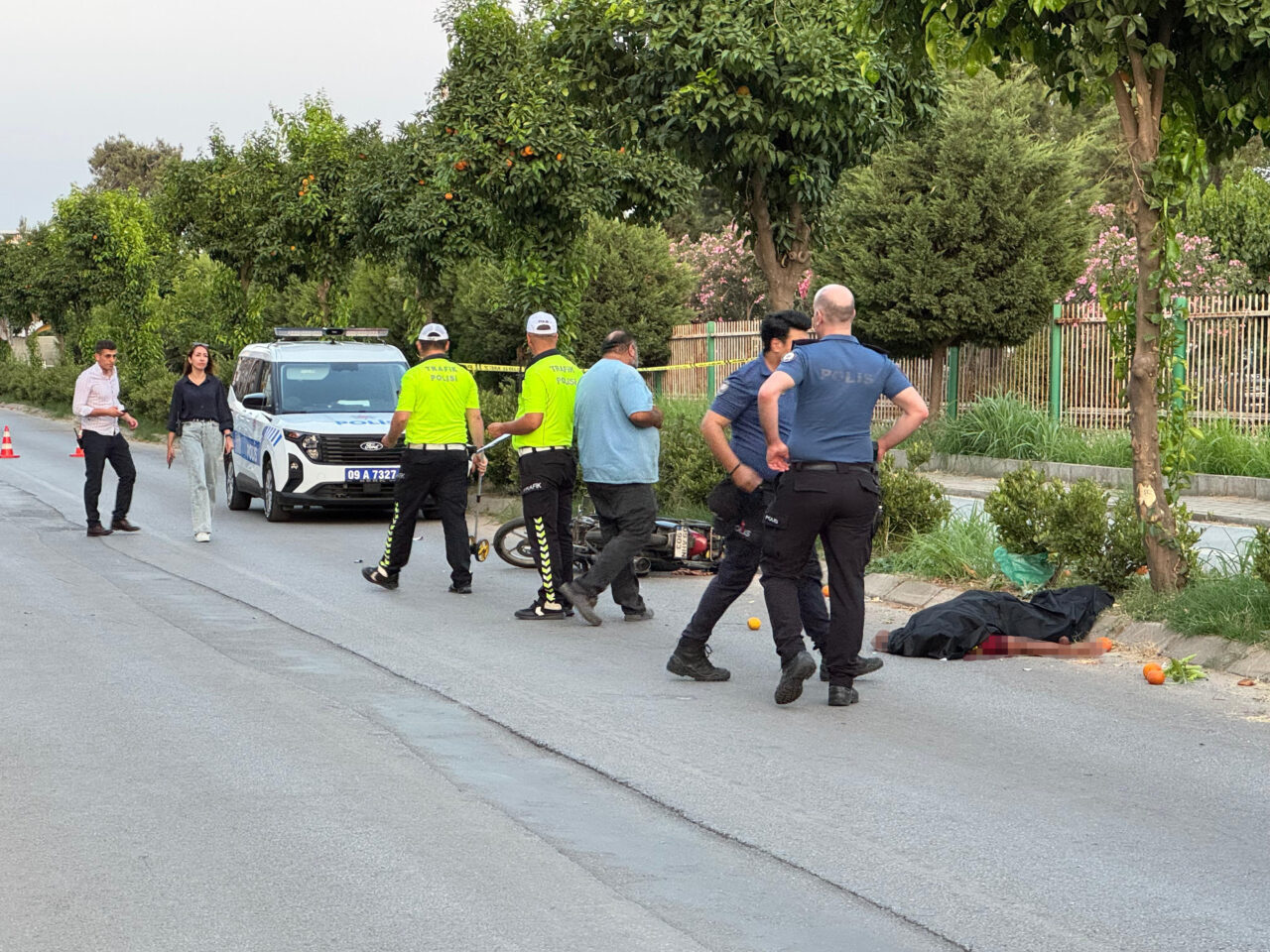 Aydın'ın Efeler ilçesinde ağaca çarpan motosikletin sürücüsü yaşamını yitirdi.