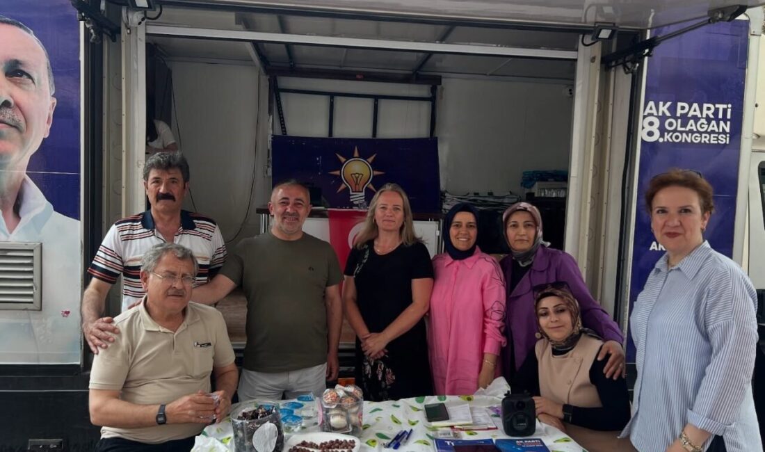 AK Parti Bilecik İl Başkanı Serkan Yıldırım, parti üyelik standına