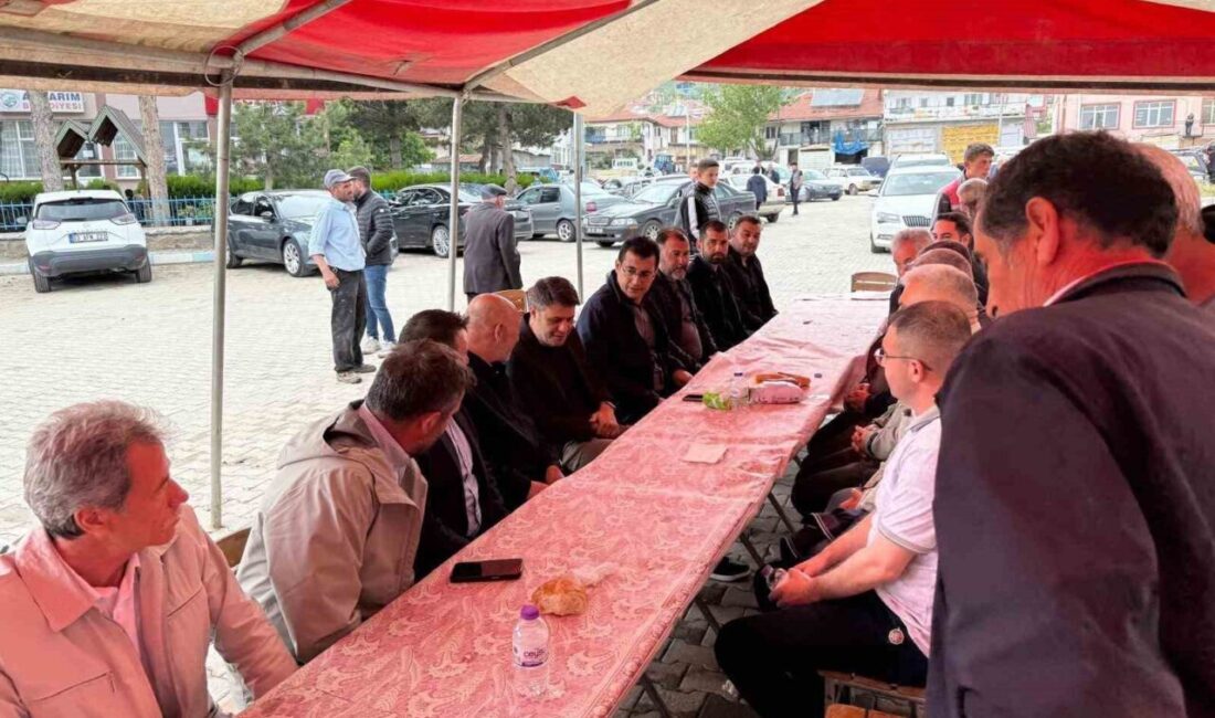 Afyonkarahisar’ın Sinanpaşa ilçesine bağlı Akharım Beldesi’nde geleneksel hâle gelen yağmur