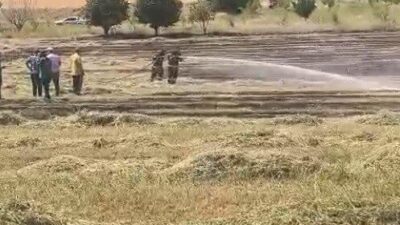 Bilecik’te bir tarlada çıkan anız yangını itfaiye ekiplerince büyümeden söndürüldü.