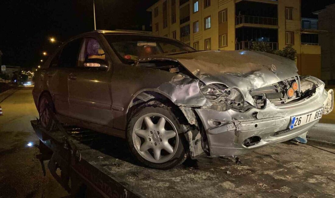 Eskişehir’de ara sokaktan ana yola çıkan aracın seyir halindeki otomobille