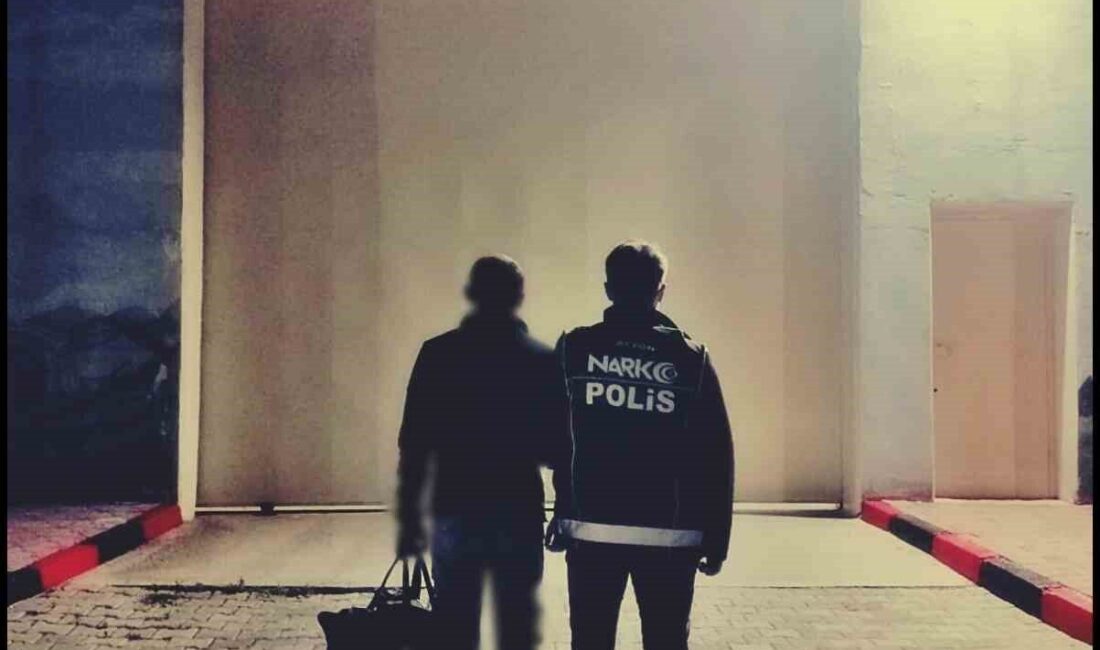 Afyonkarahisar’da 7 yıl 6 ay hapis cezasıyla aranan şahıs polis