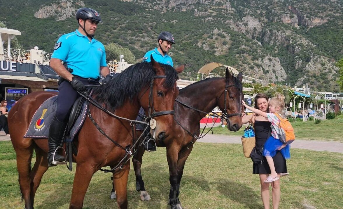 Yerli ve yabancı turist yoğunluğunun arttığı Muğla'nın Fethiye ilçesinin turistik