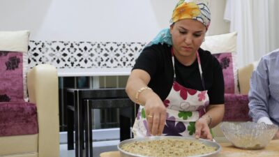 Adana’nın Kozan ilçesinde dayanışma örneği sergileyen 2 kadın bayram öncesi