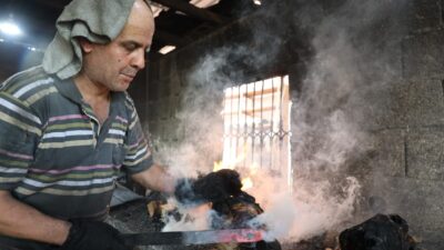 Adana’da aralarında demirci ustalarının da olduğu 14 kişilik ekip, 100