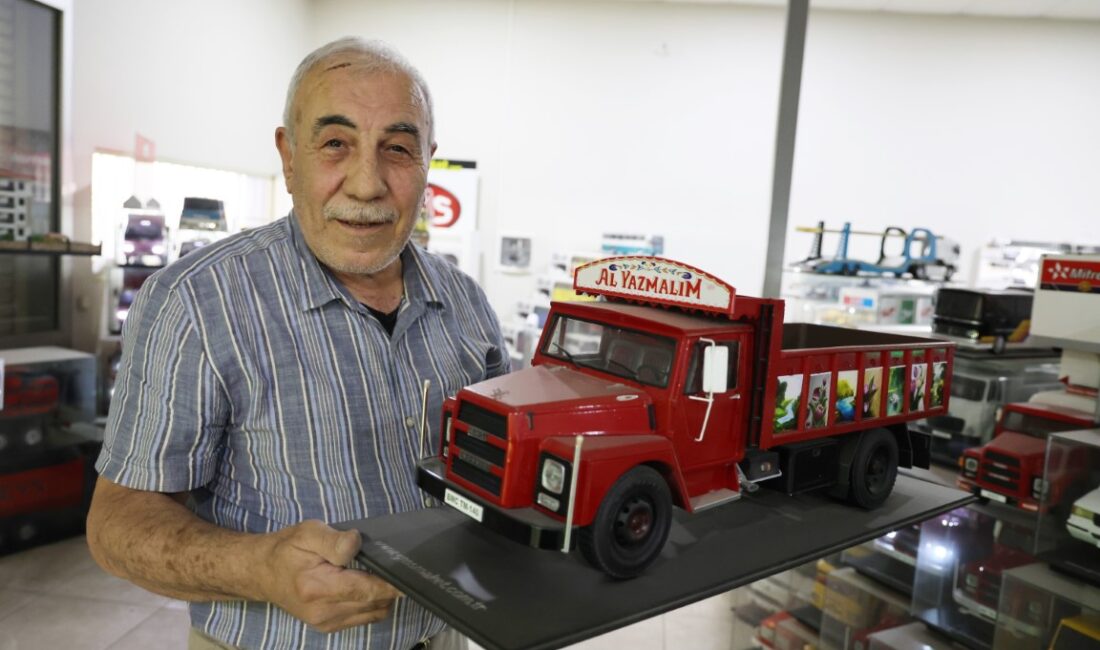 Aydın’ın Efeler ilçesinde hobi amaçlı olarak yaptığı araç maketlerinin sosyal