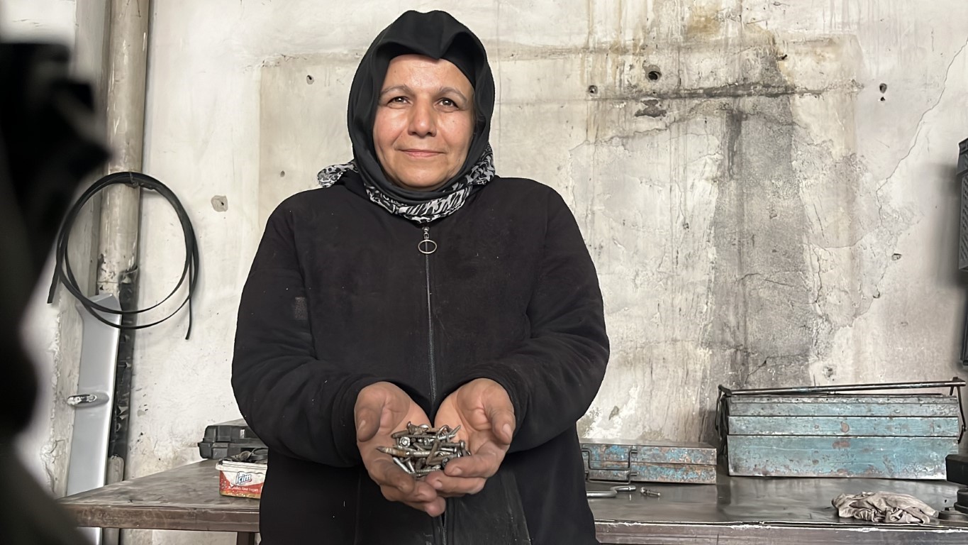 Bayburt’ta yaşayan 59 yaşındaki Hatice Kırlangıç, 40 senedir aynı yastığa