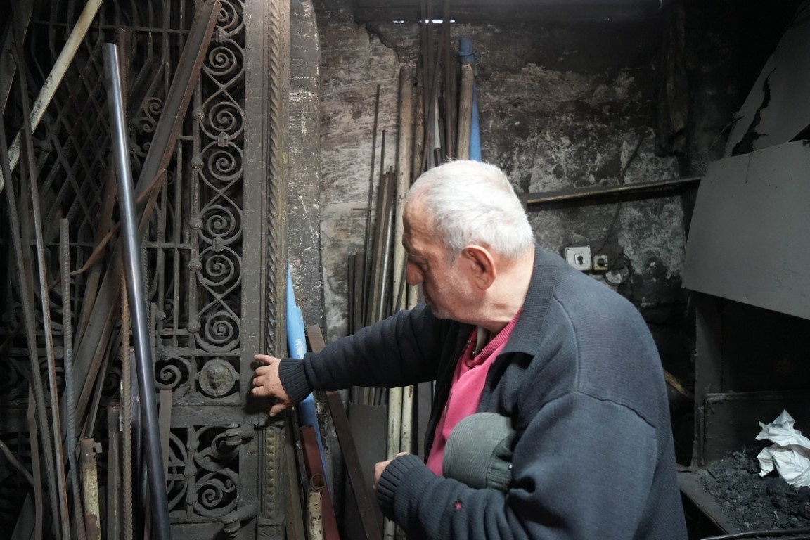 Samsunlu demirci ustası 75 yaşındaki İbrahim Germi, üzerinde "Meryem Ana"