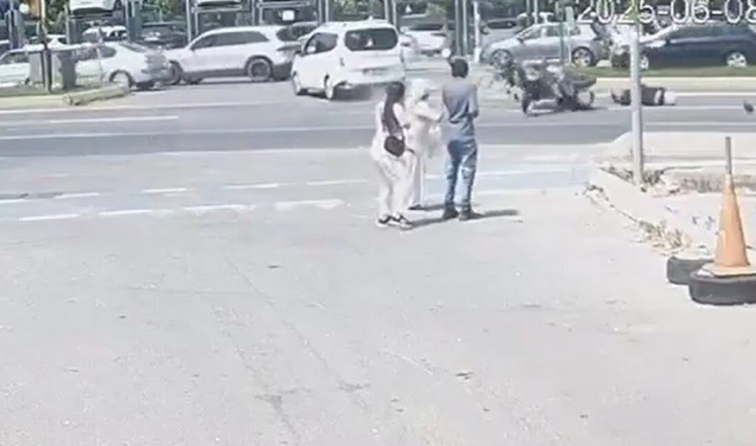 İstanbul Kartal’da meydana gelen trafik kazasında iki polis memuru yaralandı.