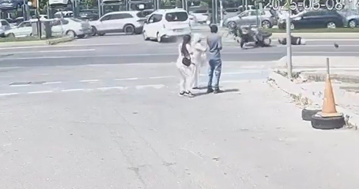 İstanbul Kartal’da meydana gelen trafik kazasında iki polis memuru yaralandı.