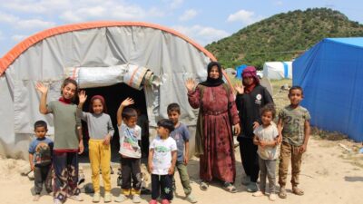 Amasya'da 9 çocuklu mevsimlik tarım işçisi kadın, yetkililerden yaşadıkları çadırların