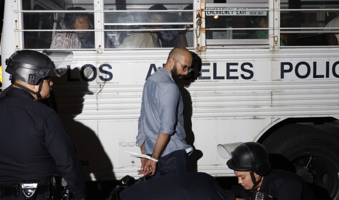 ABD'nin Los Angeles kentinde düzensiz göçmenlere yönelik operasyonlara tepki olarak