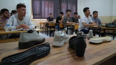 Türkiye’nin önemli ayakkabı üretim merkezlerinden İzmir’de açılan mesleki eğitim merkezi,