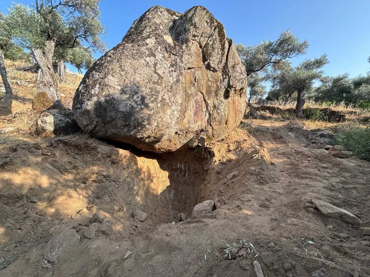  Aydın'ın Çine ilçesinde, kaçak kazı yaparken suçüstü yakalanan 8 zanlı
