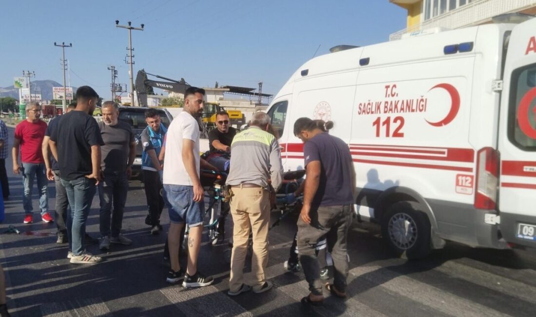  Aydın'ın Söke ilçesinde, pikapla çarpışan motosikletin sürücüsünün yaralandığı kaza anı