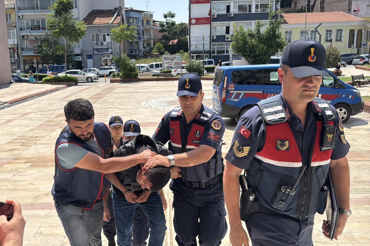 Aydın’ın İncirliova ilçesinde tarlada tartıştığı yeğeni tarafından bıçaklanan kişi hayatını