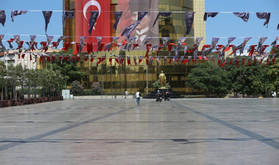  Aşırı sıcakların etkili olduğu Aydın şehir merkezinde sakinlik gözlenirken turizm