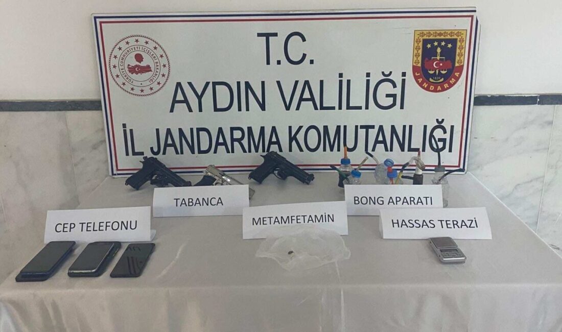 Aydın'ın Kuyucak ilçesinde uyuşturucu ticareti yapanlara yönelik operasyonda gözaltına alınan
