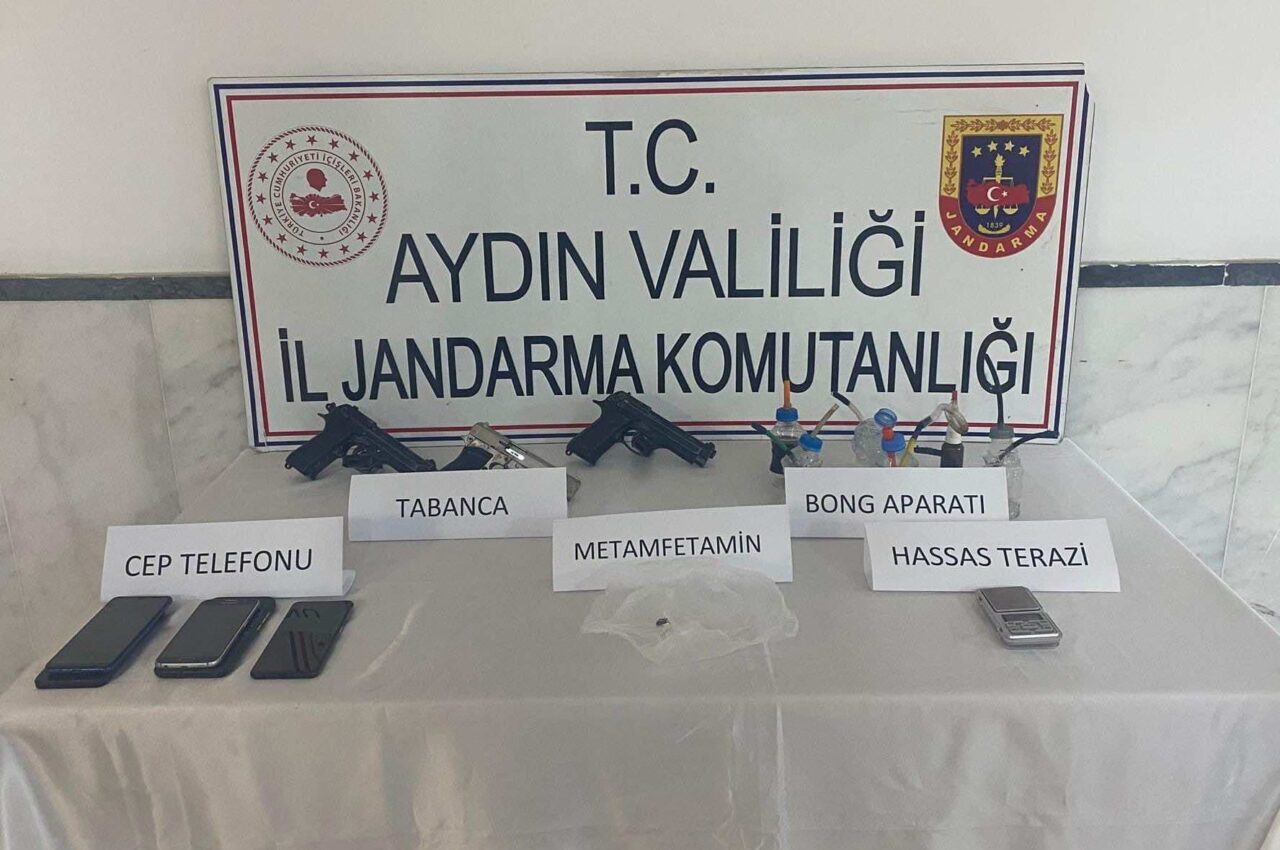 Aydın'ın Kuyucak ilçesinde uyuşturucu ticareti yapanlara yönelik operasyonda gözaltına alınan