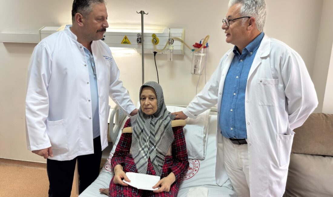  İzmir'de tıkalı olan ana koroner kalp damarı ile 3 kalp