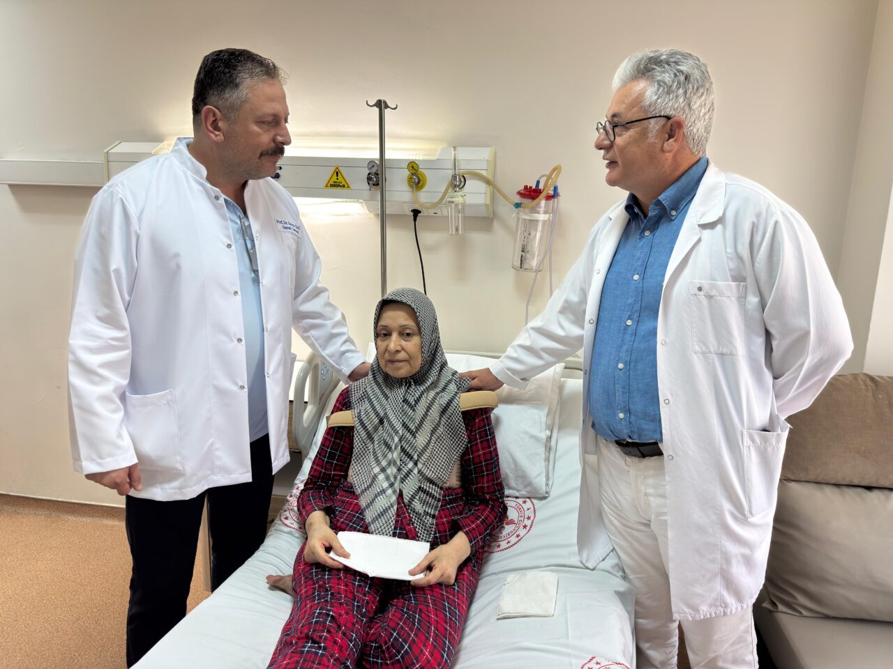  İzmir'de tıkalı olan ana koroner kalp damarı ile 3 kalp