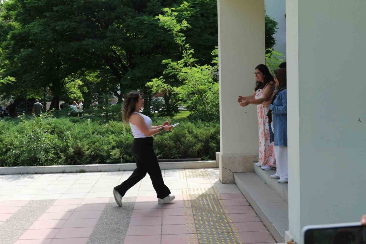 Eskişehir’de Yükseköğretim Kurumları Sınavı’nın (YKS) ikinci oturumu olan Alan Yeterlilik
