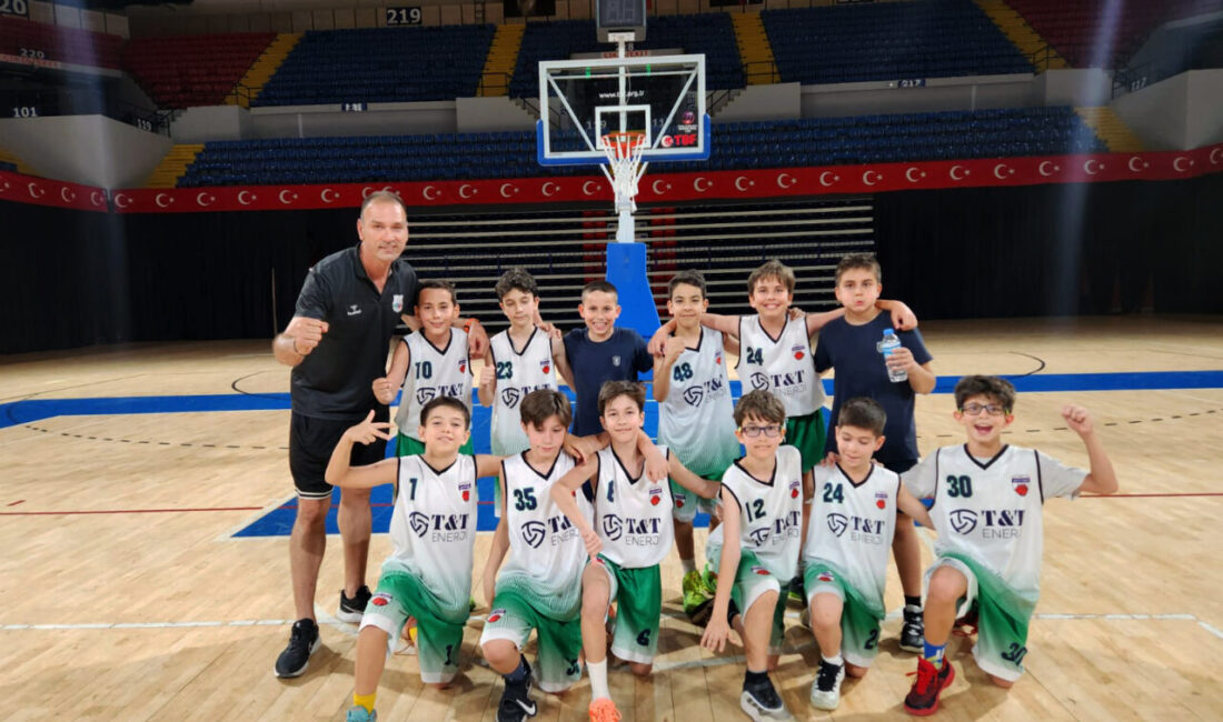 İzmir'de kız ve erkek çocuklarına basketbol eğitimi veren İzmir Yeni