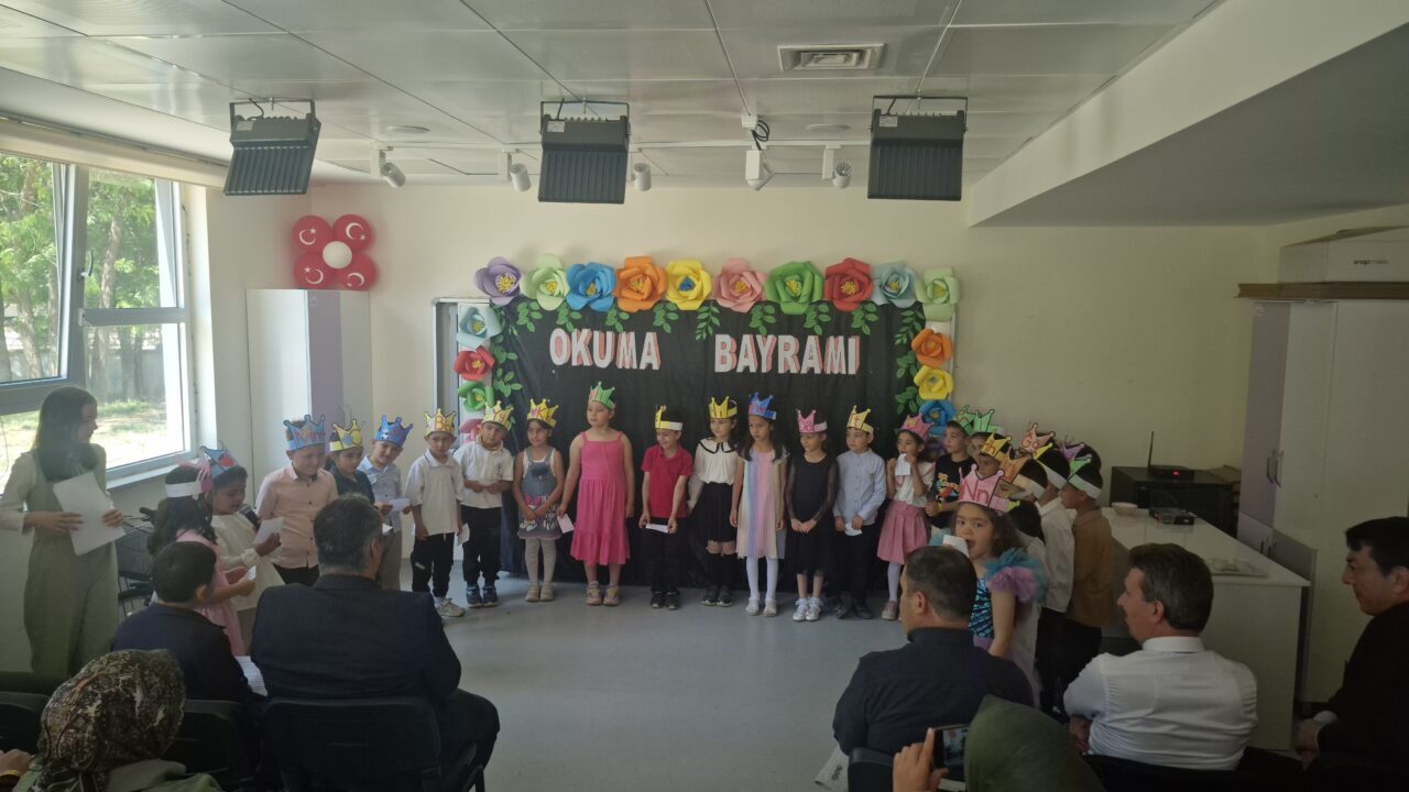 AFYONKARAHİSAR (AA) – Afyonkarahisar'ın Başmakçı ilçesinde "Okuma Bayramı" etkinliği gerçekleştirildi.