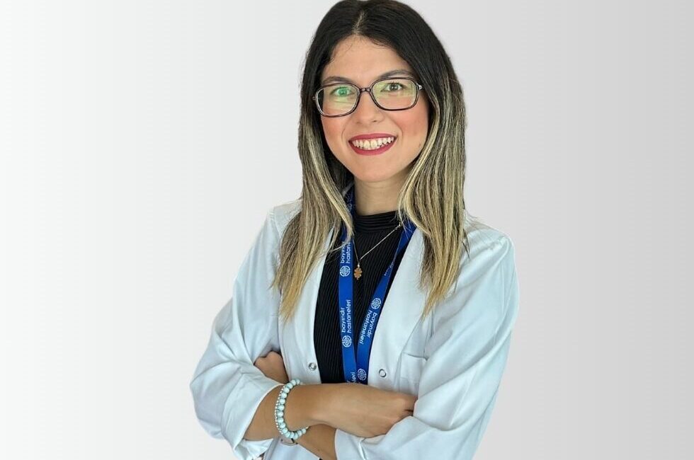  Bayındır İçerenköy Hastanesi Beslenme ve Diyetetik Bölümü'nden Diyetisyen Burcu Üstad