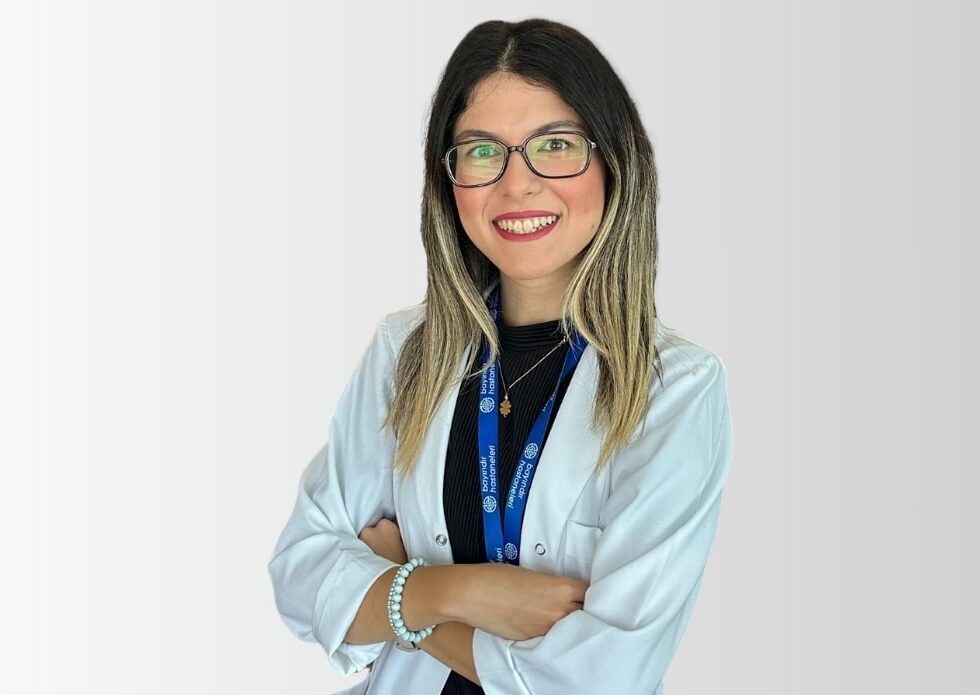  Bayındır İçerenköy Hastanesi Beslenme ve Diyetetik Bölümü'nden Diyetisyen Burcu Üstad