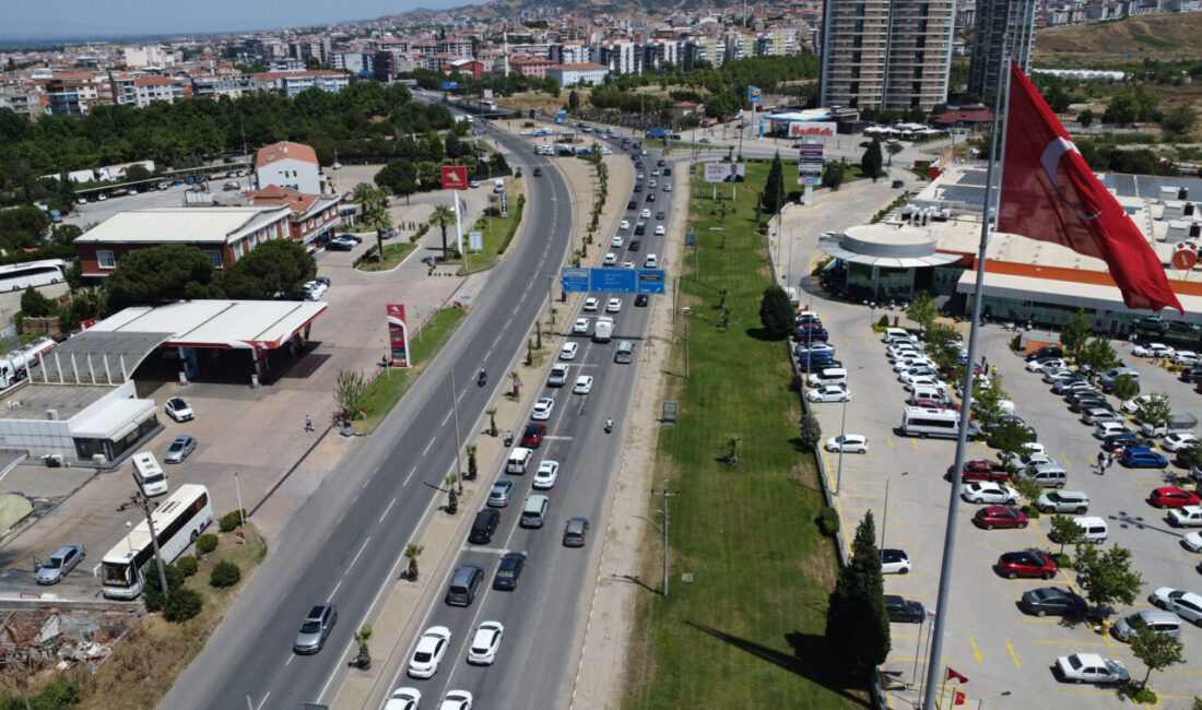İzmir-Ankara kara yolu üzerindeki Manisa'nın Turgutlu ilçesinde, Kurban Bayramı tatili