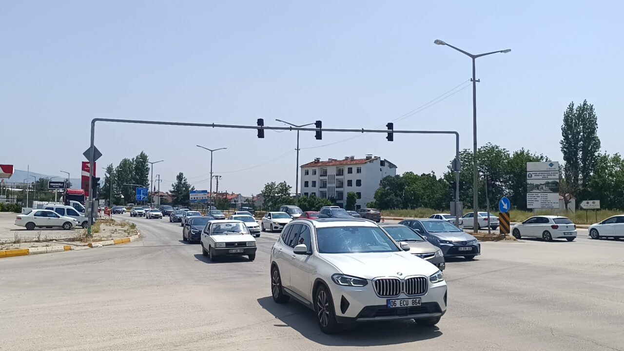 AFYONKARAHİSAR (AA) – Kurban Bayramı'nı memleketlerinde ya da tatil bölgelerinde