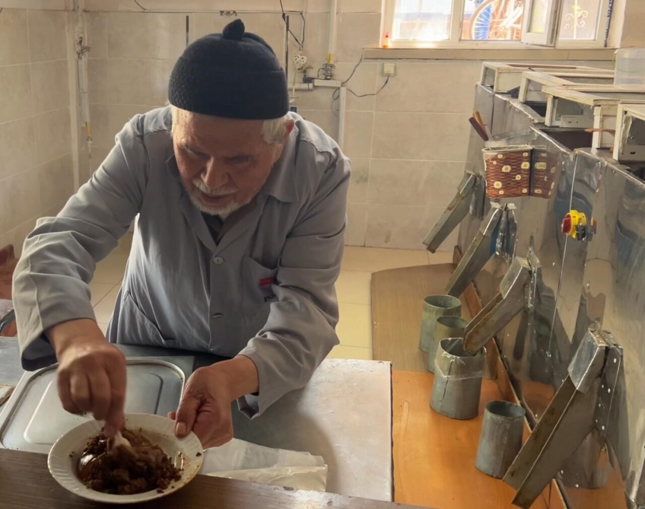 Afyonkarahisar’da yaşayan 78 yaşındaki emekli din görevlisi Bayram Özdemir, unutulmaya