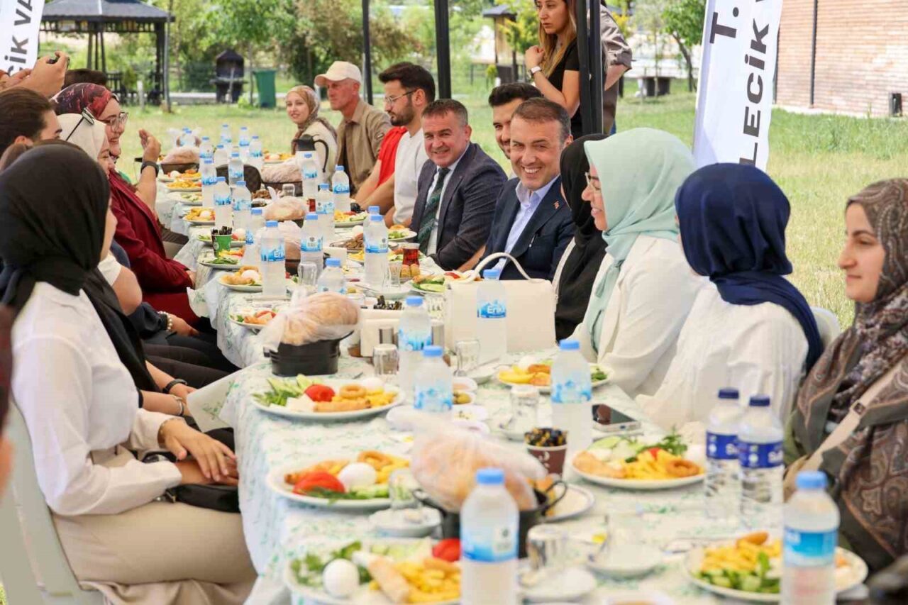 Bilecik Valisi Faik Oktay Sözer, Kurban Bayramı’nda Bilecik Şeyh Edebali