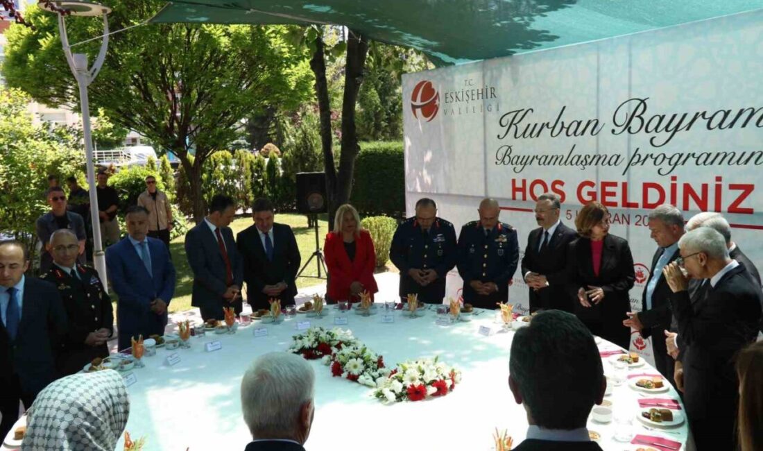Eskişehir’de Kurban Bayramı dolayısıyla il protokolü bayramlaşma programında buluştu.