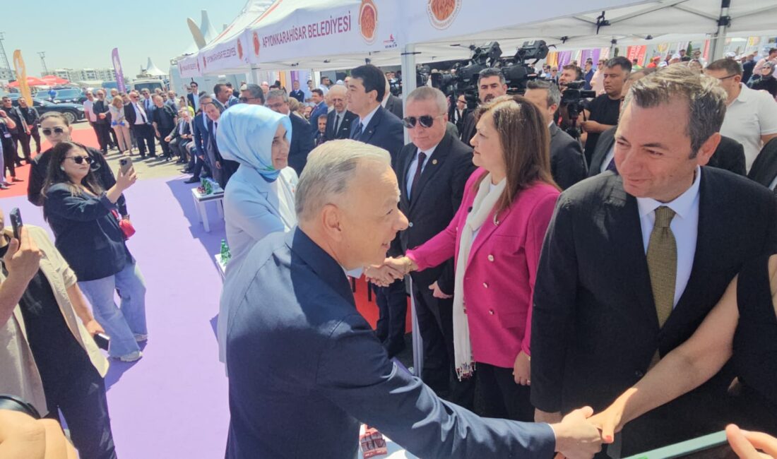 Afyonkarahisar Blok Mermer Fuarı büyük bir katılım eşliğinde açıldı.