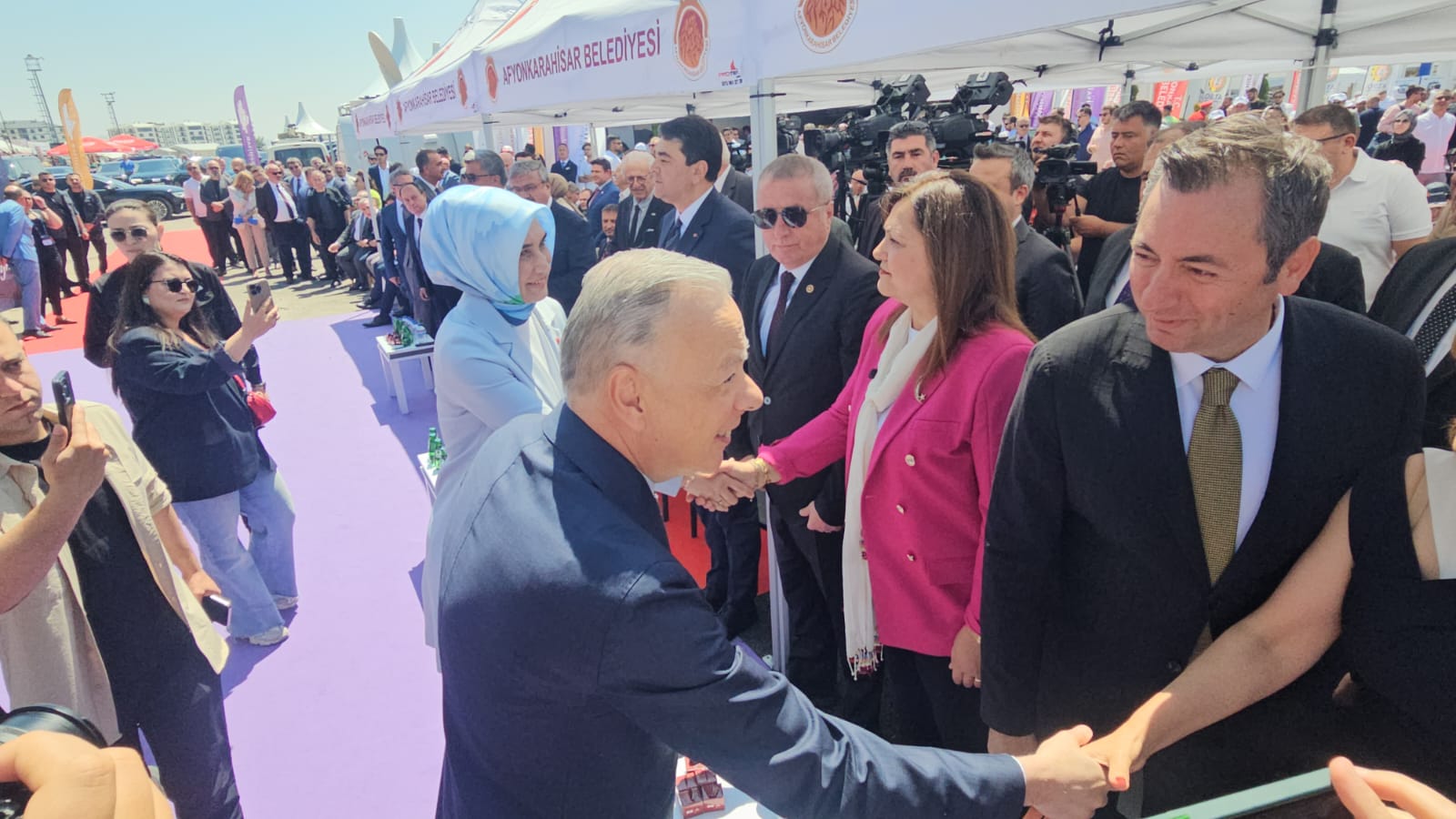 Afyonkarahisar Blok Mermer Fuarı büyük bir katılım eşliğinde açıldı.